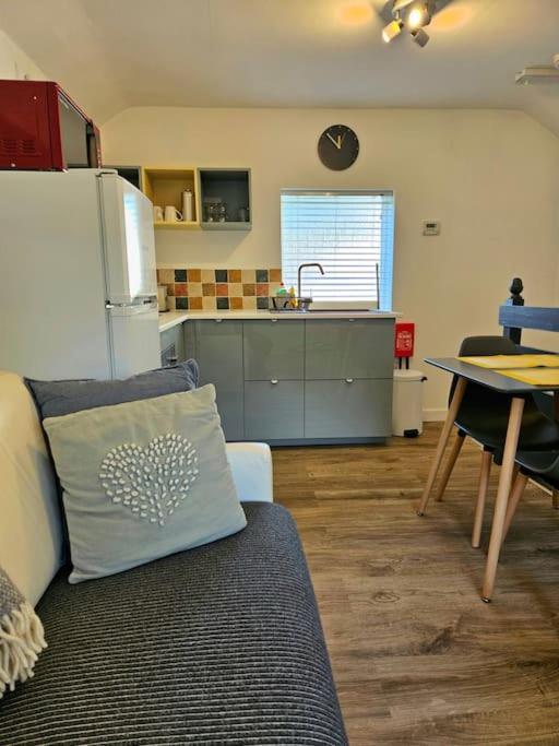 The Hayloft, Bannsvale Farm Villa ทรูโร ภายนอก รูปภาพ