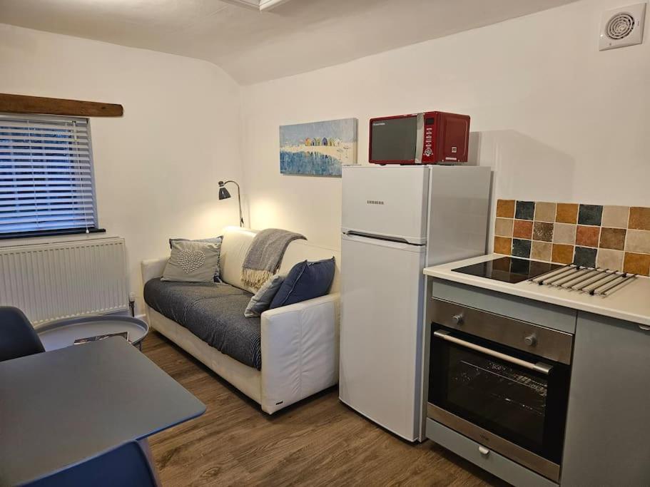 The Hayloft, Bannsvale Farm Villa ทรูโร ภายนอก รูปภาพ