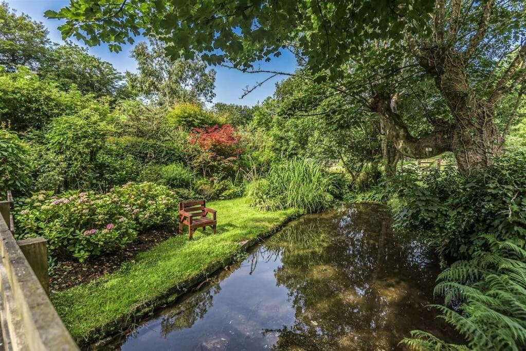 The Hayloft, Bannsvale Farm Villa ทรูโร ภายนอก รูปภาพ